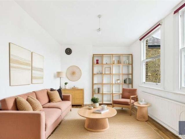 Flat for sale in Tulse Hill, Greater London
