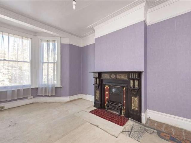 Flat for sale in Silchester Estate, Greater London