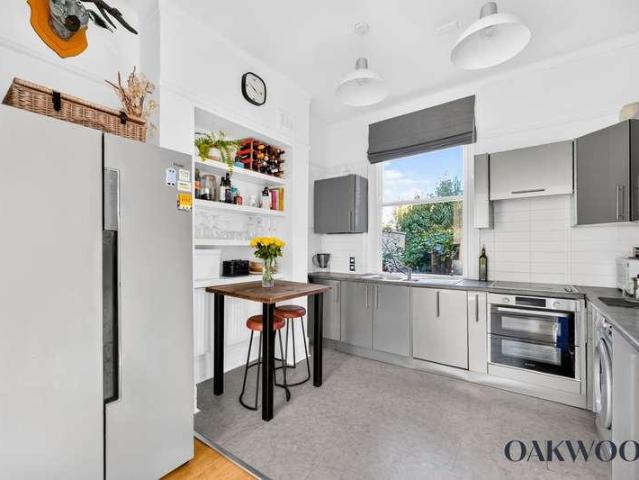 Flat for sale in London Borough of Hackney, Greater London