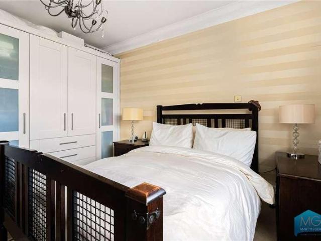 Flat for sale in Cockfosters, Greater London