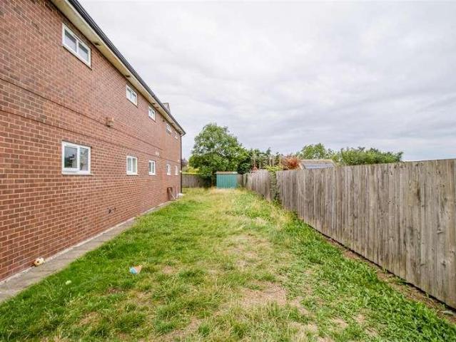 Flat for sale in Middleton, West Yorkshire
