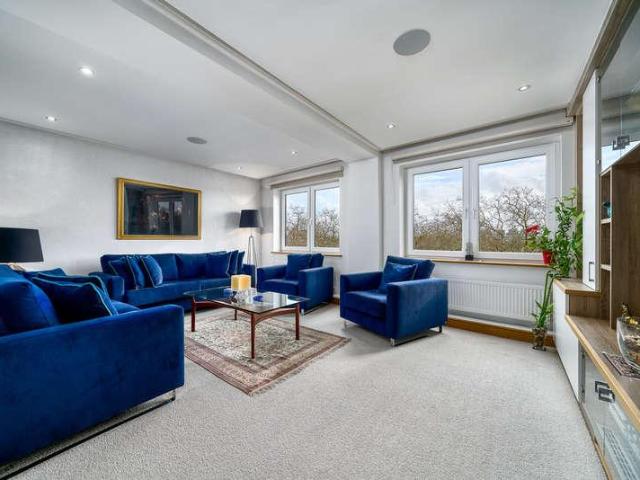 Flat for sale in Mayfair, Greater London