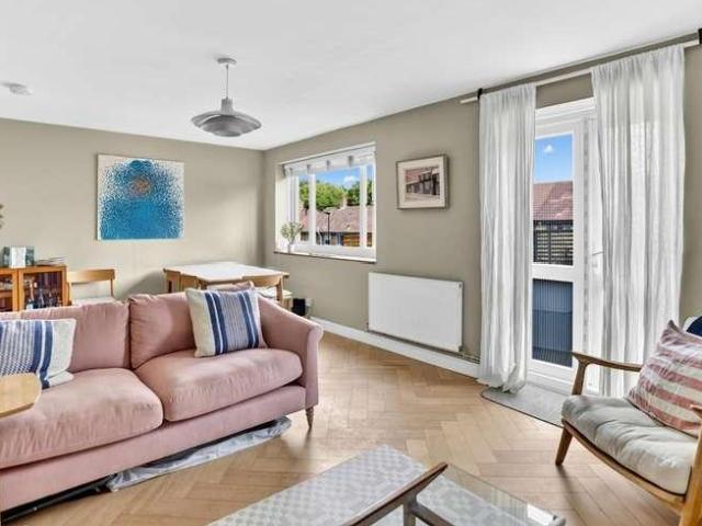 Flat for sale in East Dulwich, Greater London