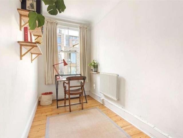 Flat for sale in Brixton, Greater London