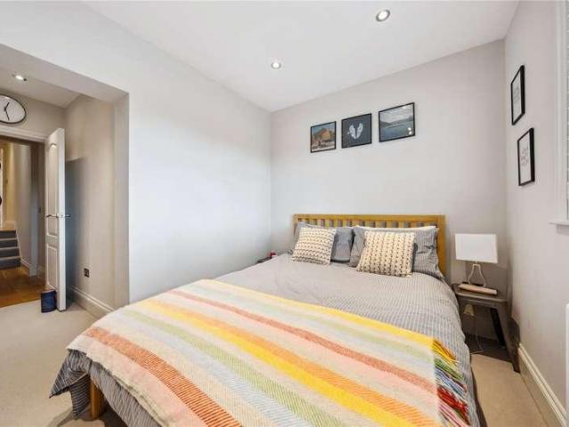 Flat for sale in London Borough of Wandsworth, Greater London