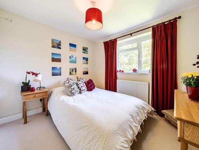 Flat for sale in London Borough of Wandsworth, Greater London