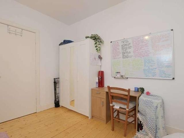 Flat for sale in Hillside, Leith