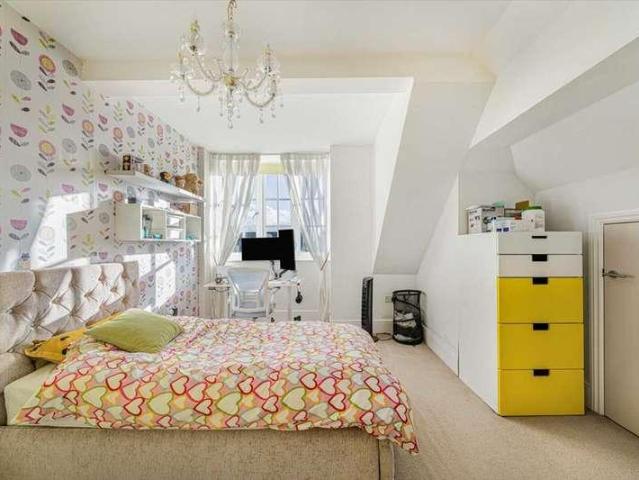 Flat for sale in Stone, Monks Orchard
