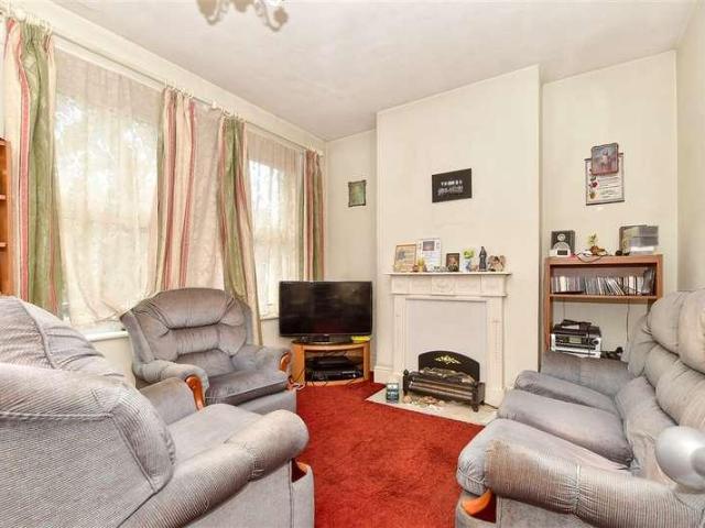 Flat for sale in Chapel End, Highams Park