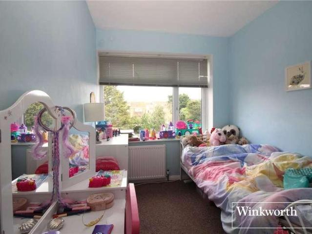 Flat for sale in Elstree and Borehamwood, Borehamwood