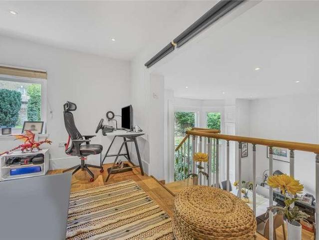 Flat for sale in Belsize Park, Greater London