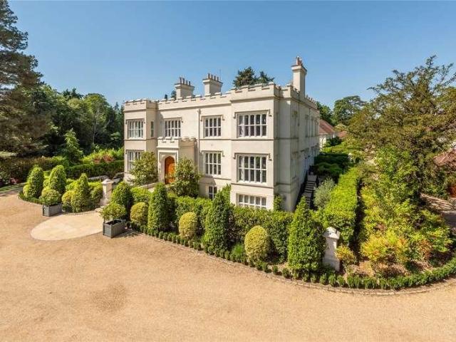 Flat for sale in Dorking, Mole Valley