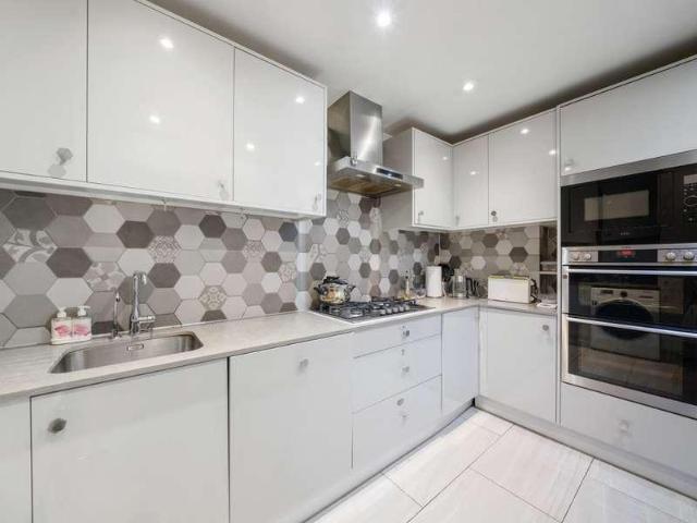 Flat for sale in South Hampstead, Greater London