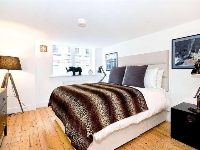 Flat for sale in Finsbury, Greater London