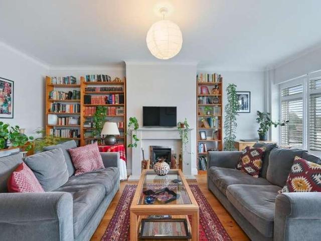 Flat for sale in The Wells, Surrey