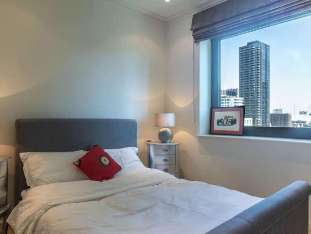 Flat for sale in Isle Of Dogs, Greater London