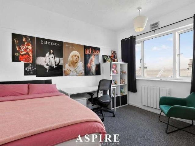 Flat for sale in Alton Barnes, Essex