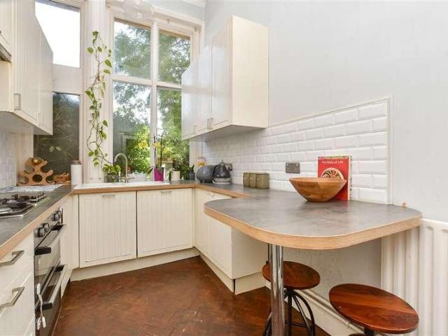 Flat for sale in London Borough of Croydon, Kenley