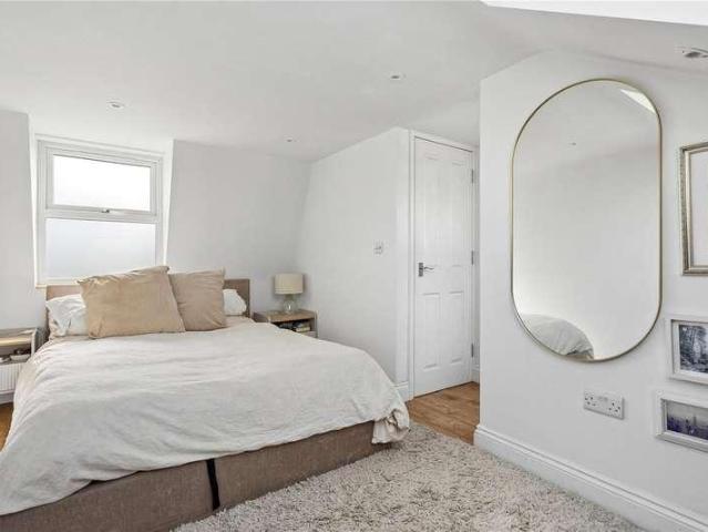Flat for sale in Furzedown, Greater London