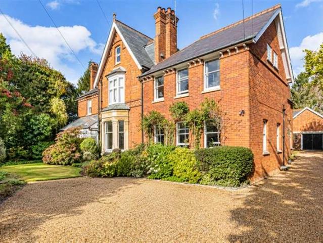 Flat for sale in Caversham, Reading