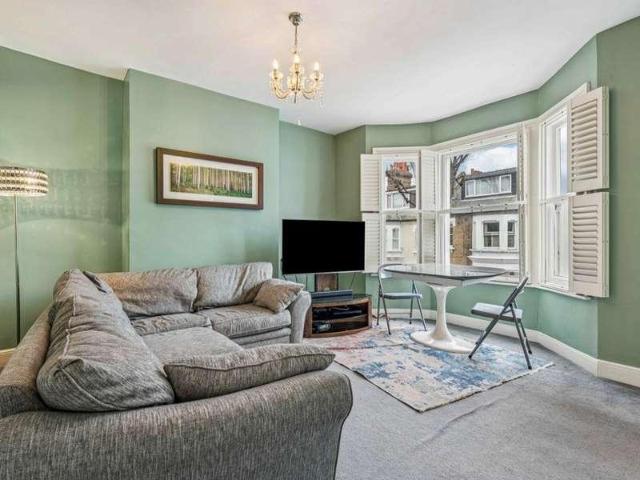 House for sale in Little Stanmore, Greater London