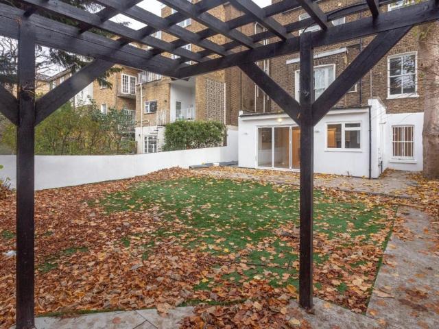 Flat for sale in St. John's Wood, Greater London
