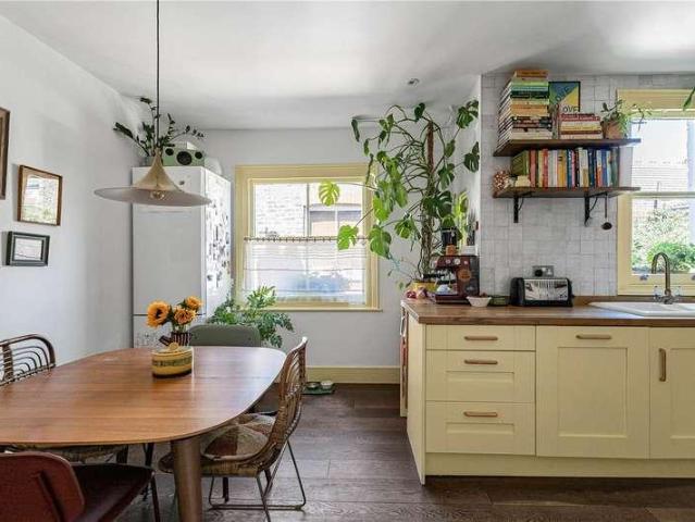 Flat for sale in Hornsey, Greater London