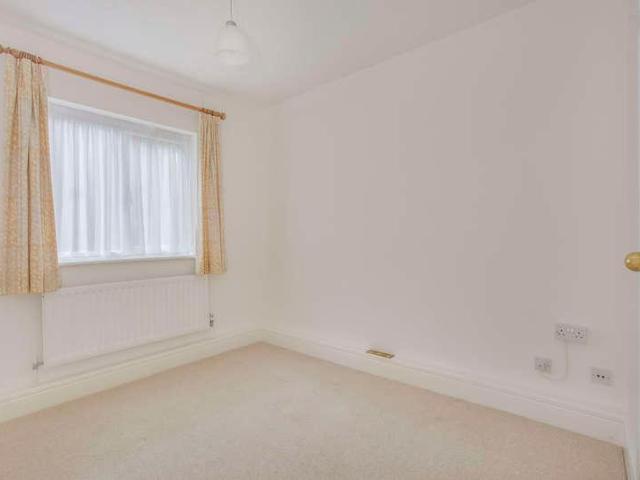 Flat for sale in Amersham, Buckinghamshire