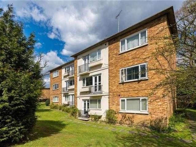 Flat for sale in Hendon, Greater London