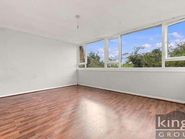 Flat for sale in Enfield Highway, Greater London