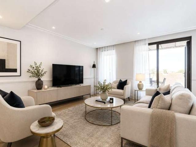 Flat for sale in Hammersmith, Greater London