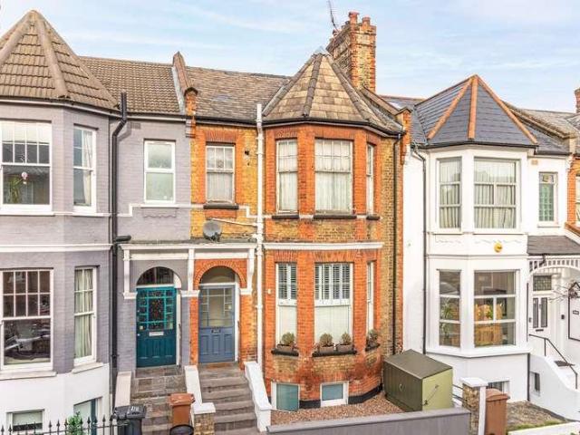 Flat for sale in Clapton, Upper Clapton