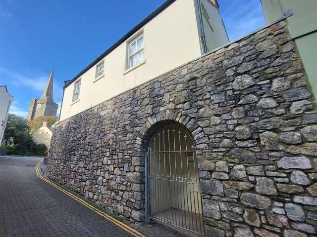 Flat for sale in Tenby, Wales