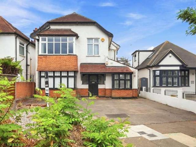 Flat for sale in Alton Barnes, Essex