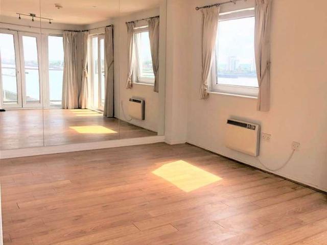 Flat for sale in North Woolwich, Greater London