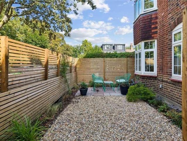 Flat for sale in Summerstown, Greater London