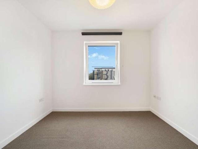 Flat for sale in Isle Of Dogs, Greater London
