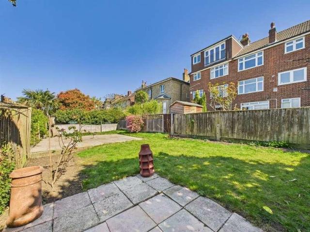 Flat for sale in Shooters Hill, Greater London
