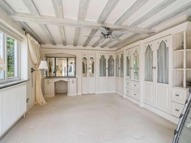 Flat for sale in Slough, Stoke Poges