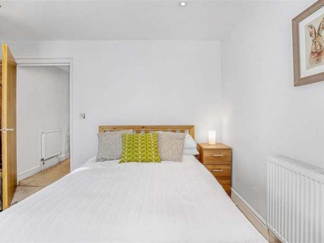 Flat for sale in Kensal Town, Greater London