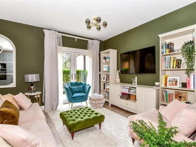 Flat for sale in South Croydon, London Borough of Croydon