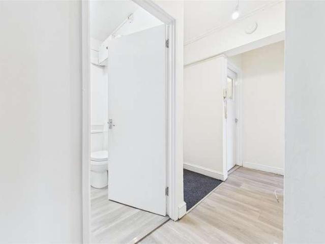 Flat for sale in Hotwells, Feckenham