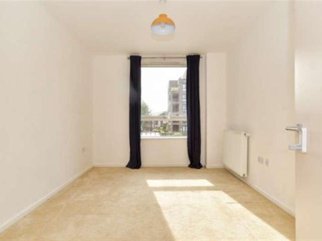 Flat for sale in Upper Walthamstow, Greater London