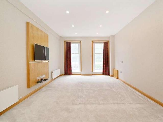 Flat for sale in Marylebone, Greater London