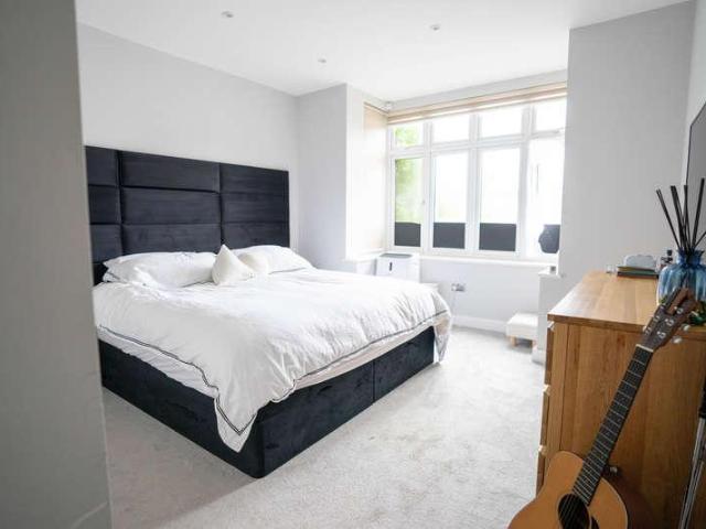 Flat for sale in Hendon, Greater London