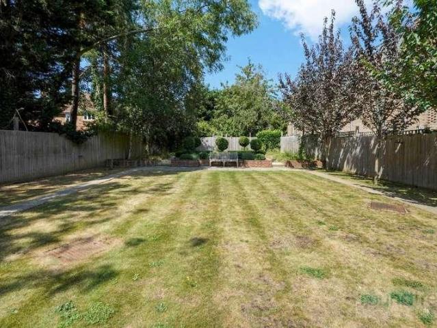 Flat for sale in Hendon, Greater London