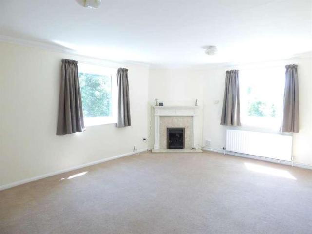 Flat for sale in Great Malvern, Link Top