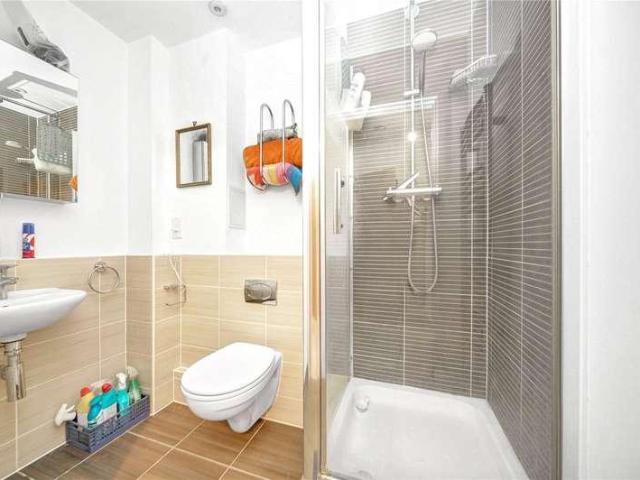 Flat for sale in Ratcliffe, Limehouse
