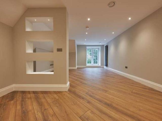 Flat for sale in Hendon, Greater London