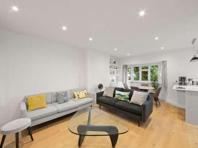 Flat for sale in London Borough of Ealing, Greater London
